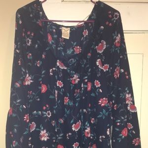 Beautiful navy blue floral tunic!